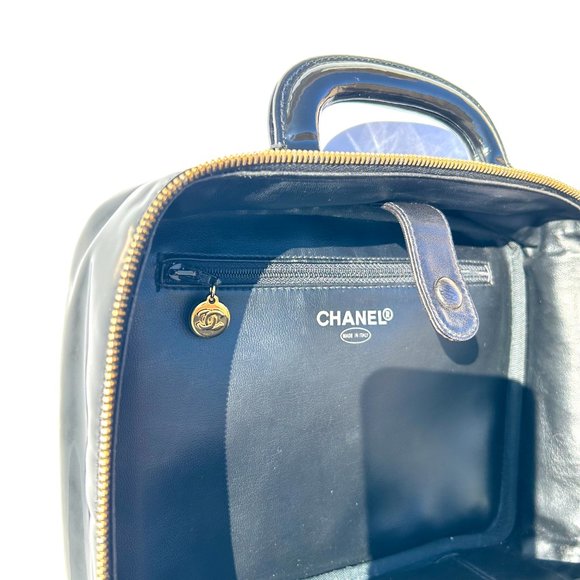 Chanel Timeless Zip Around Vanity Shoulder Bag - Picture 13 of 16